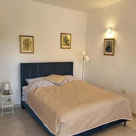 Olive And Herb Retreat Ii *